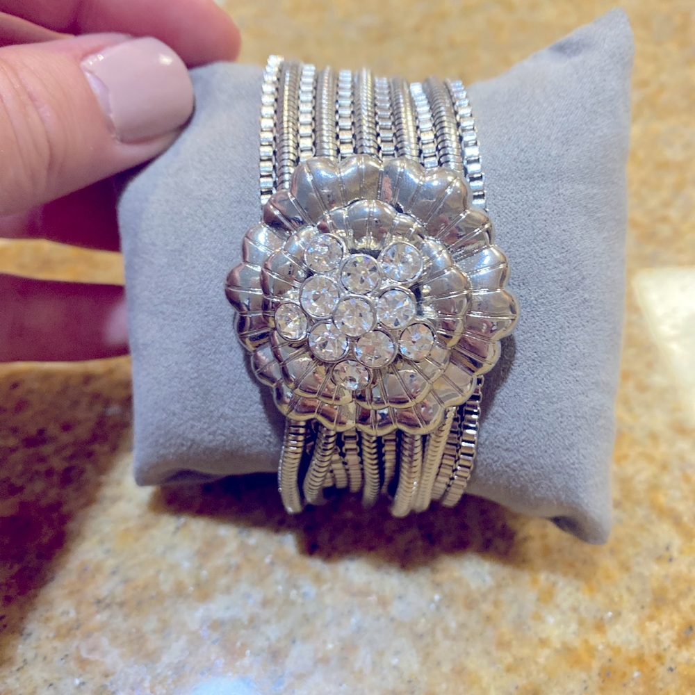Beautiful silver bracelet. Size adjustable can dress up or down